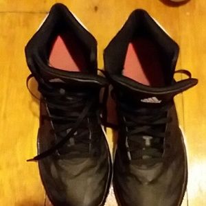 Basketball shoes
